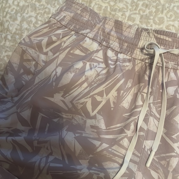 Lululemon Spring Break Away high waisted shorts - Picture 3 of 6